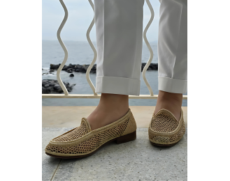Handmade raffia mesh shoes