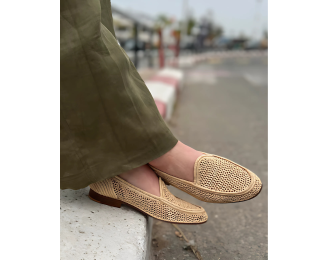 Handmade raffia mesh shoes