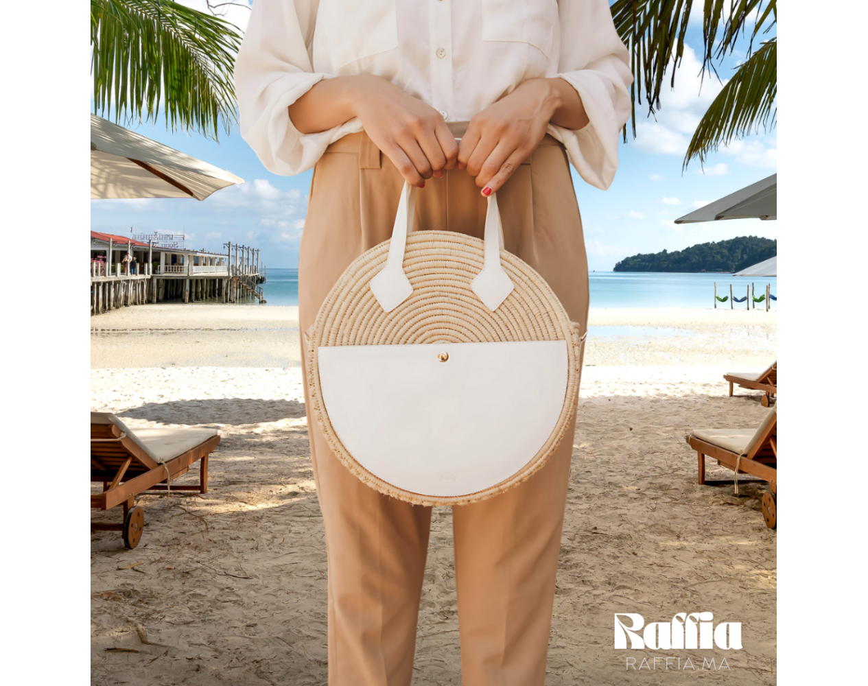 Natural raffia round bag